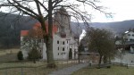 Schloss Prunn: stolz erhebt es sich ueber das Tal